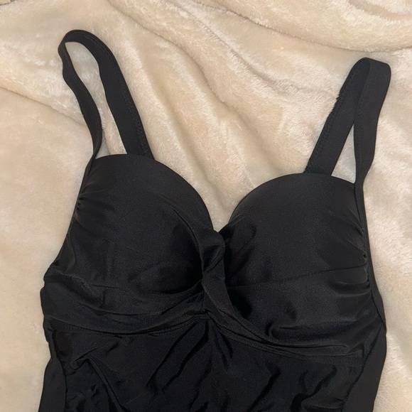SHEIN one piece ruched bathing suit - Picture 2 of 4